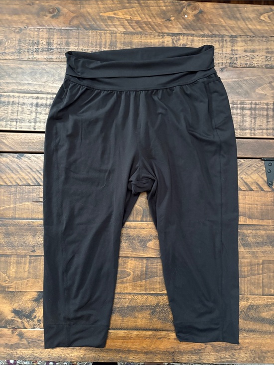 Patagonia Pants - Black Active Capri Bottoms - Comfortable Fold-Over Waist